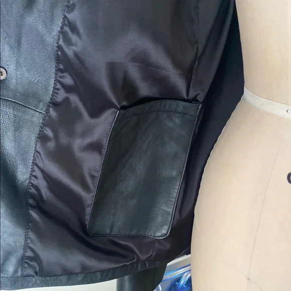 Black leather Blazer Classic Tailoring - Picture 2 of 7